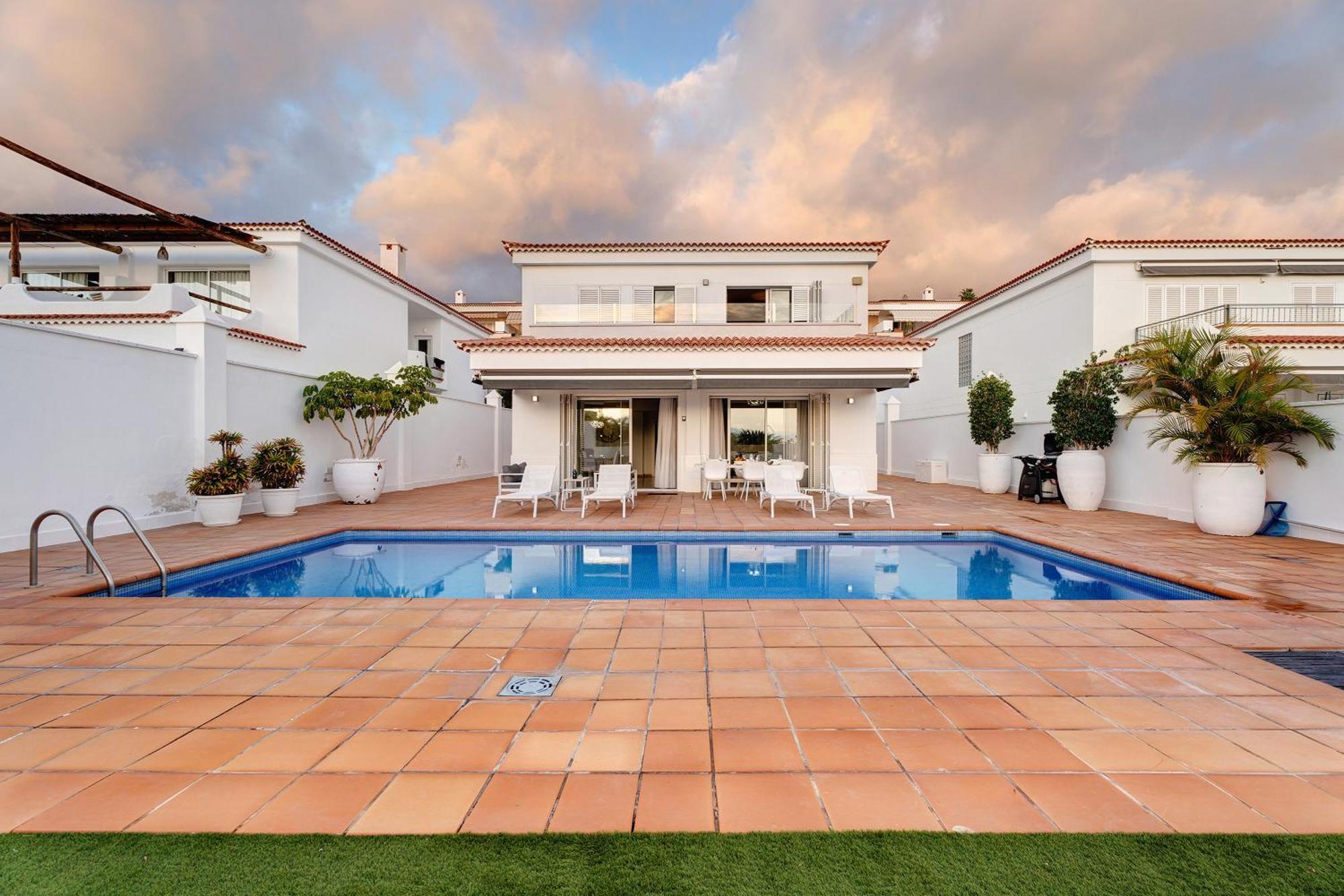 Espectacular Villa Aurora By Paramount Holidays プエルト・デ・サンティアゴ エクステリア 写真